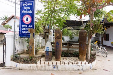 Luang Prabang-tour met Saa-papierproductie en bezoek aan het UXO-centrum