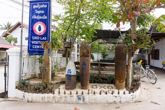 Tour de Luang Prabang com fabricação de papel Saa e visita ao UXO Center