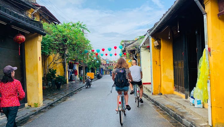 Full-day tour from Hue - Hoi An ancient town and Marble Mountains