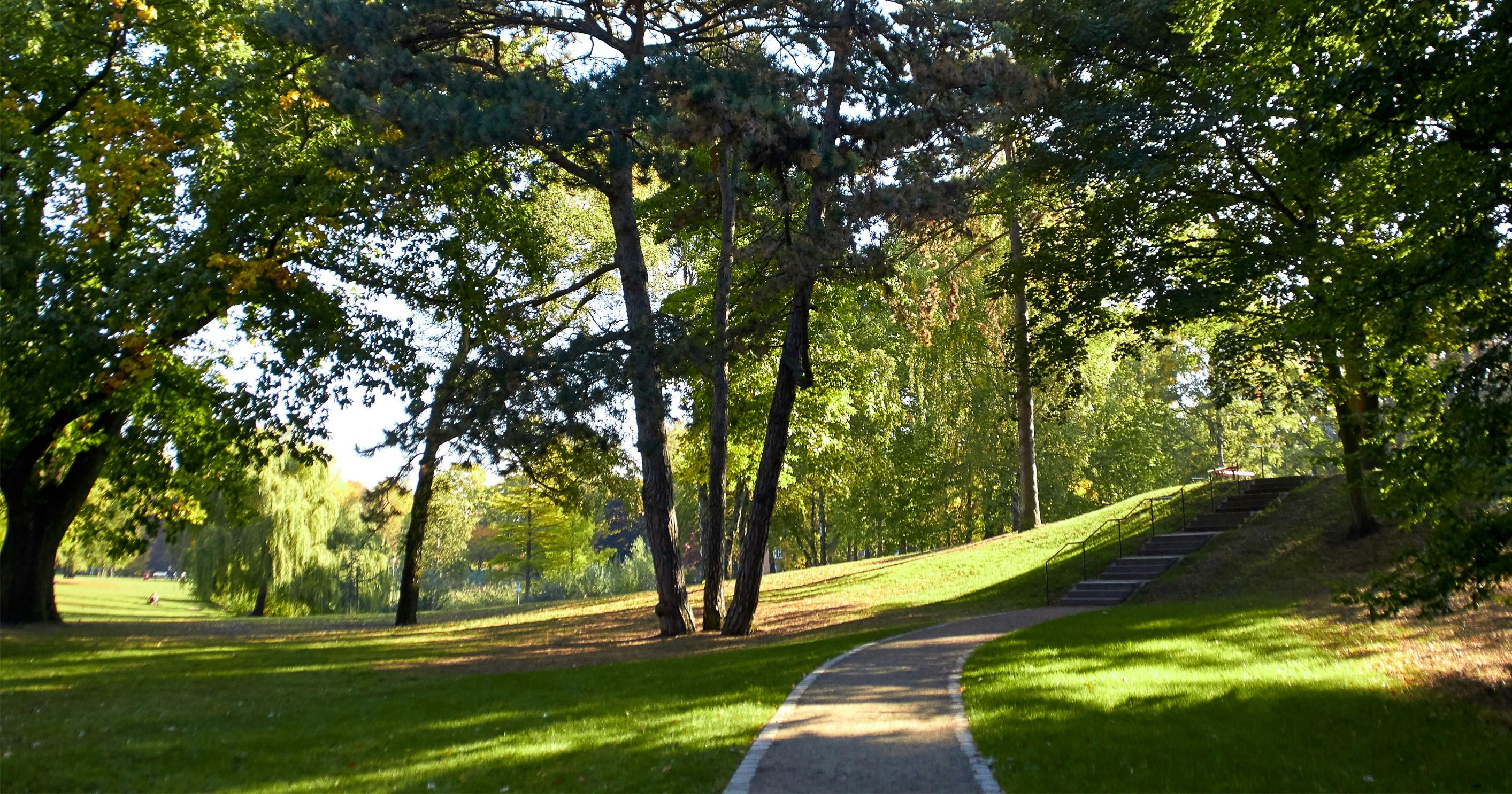 Tour durch die englischen Landschaftsgärten in Altona