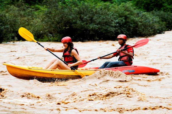 Experiencia de kayak de día completo en el río Nam Khan desde Luang Prabang