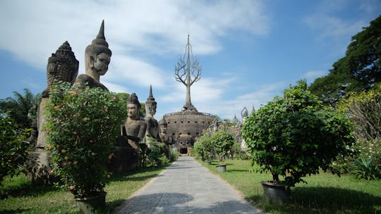 Halbtagestour nach Vientiane zum Buddha Park mit Mittagessen inklusive