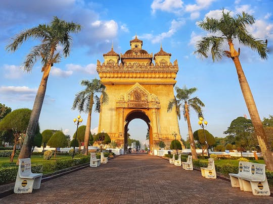 Tour della città di Vientiane di un'intera giornata con visita al Buddha Park e pranzo