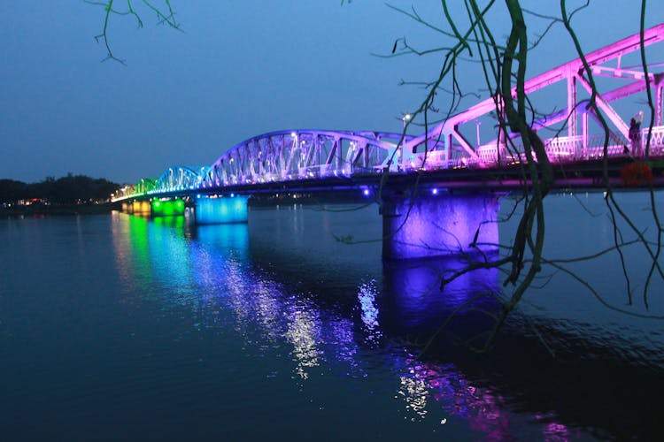 Evening tour - Hue night and dinner cruise with lantern floating