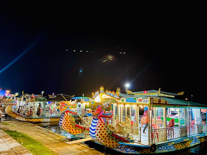 Evening tour - Hue night and dinner cruise with lantern floating