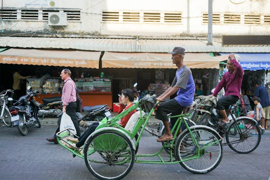 Excursão de bicicleta privada de meio dia em Phnom Penh