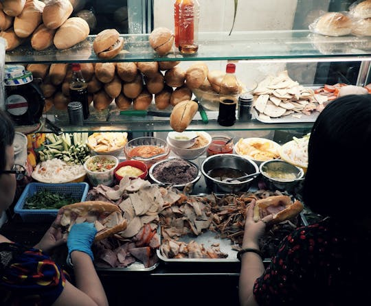 Tour di mezza giornata del cibo di strada di Saigon
