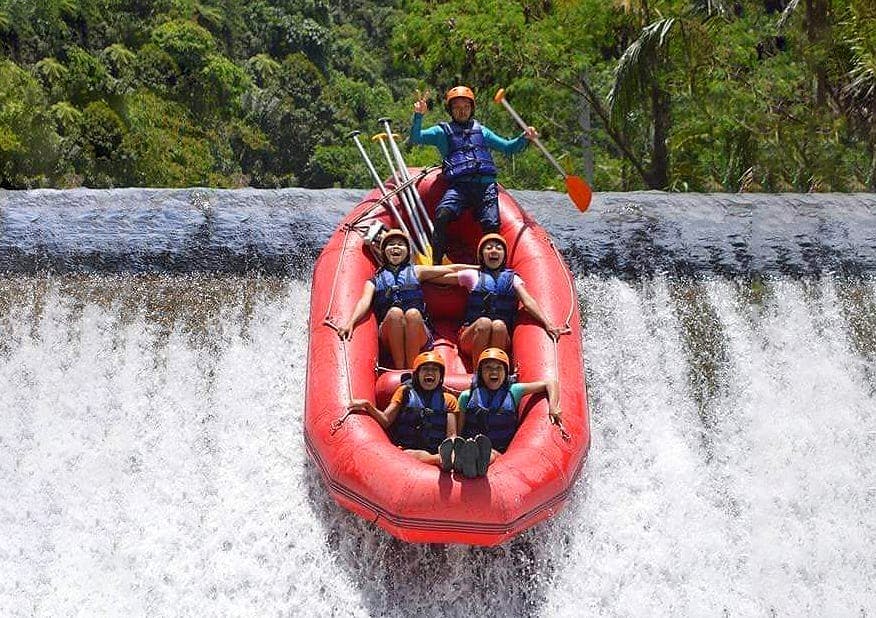 Visite en 4x4 au lever du soleil à l'est de Bali avec rafting sur la rivière Telaga Waja