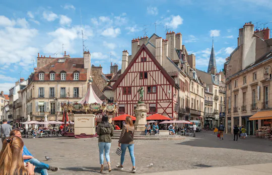 Self guided tour with interactive city game of Dijon