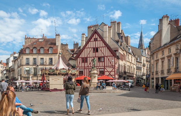 Self guided tour with interactive city game of Dijon