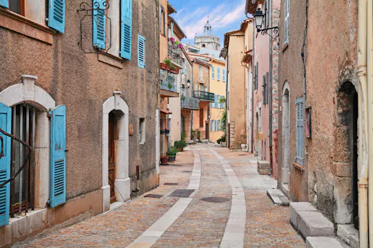 Self guided tour with interactive city game of Mons