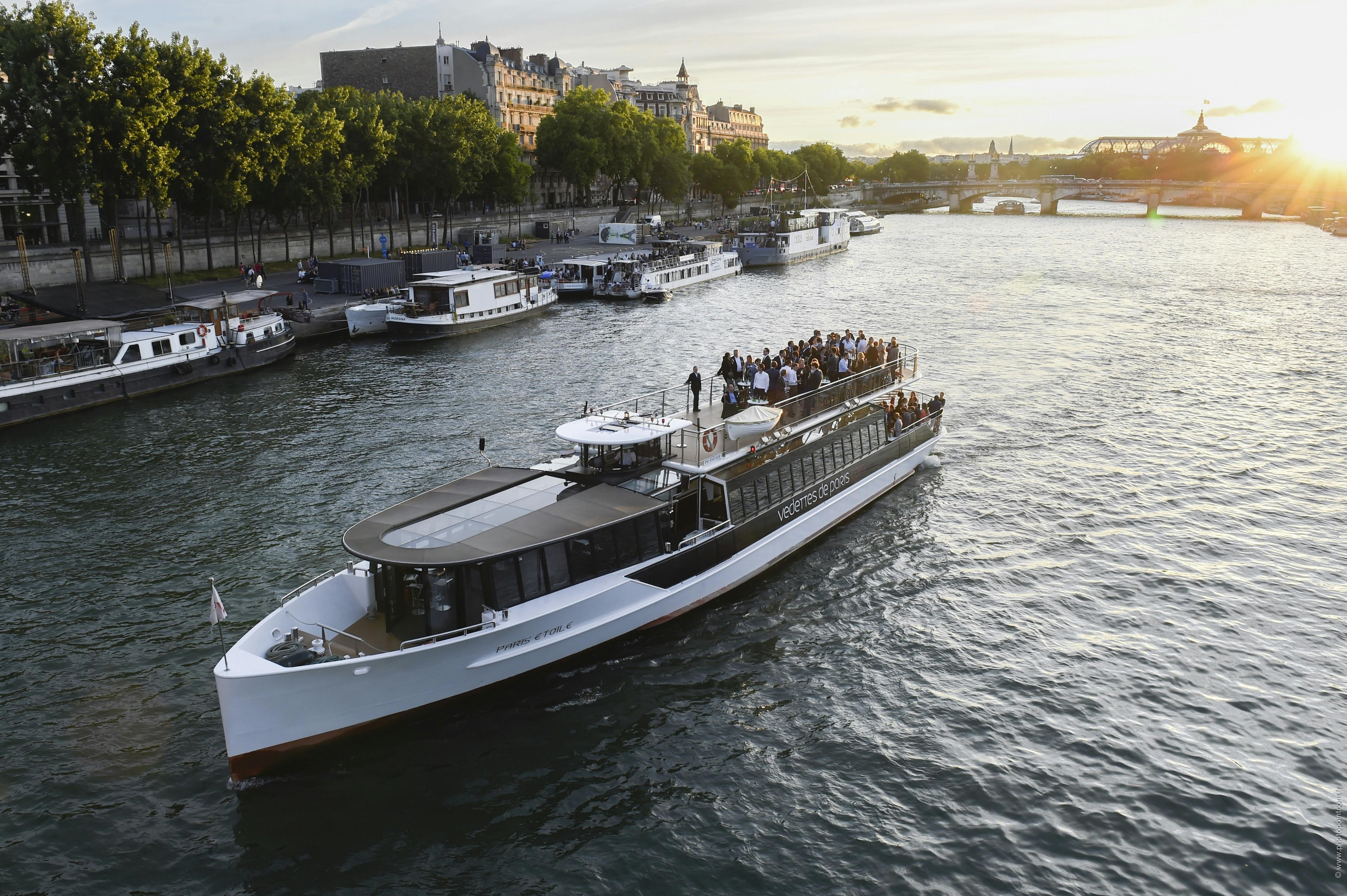 Sunset cruise with drink and walking tour on your smartphone Musement