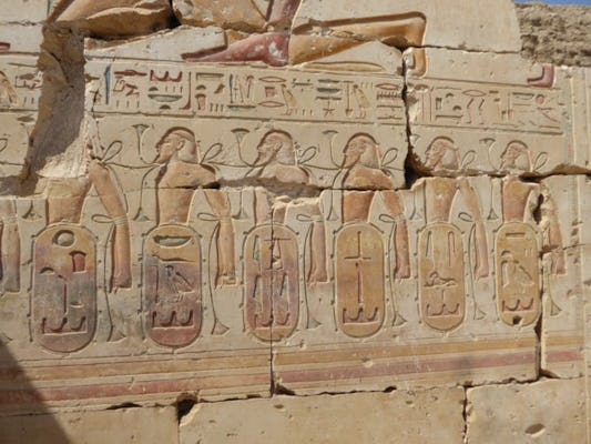 Les temples de Dendérah et d'Abydos depuis Louxor