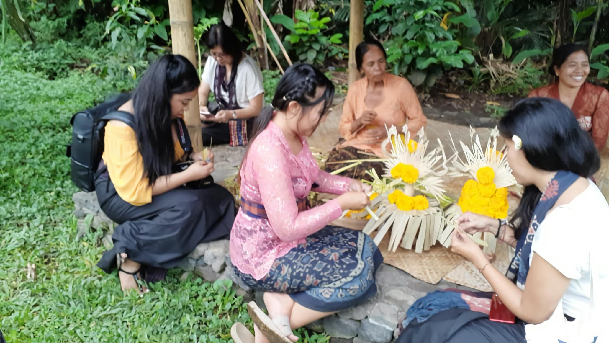 Atelier d'offrande de rituels hindous de Bali