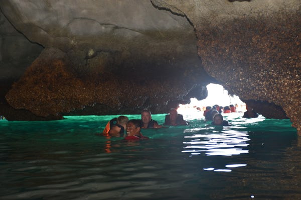 Excursión de día completo a las cuatro islas y la cueva esmeralda
