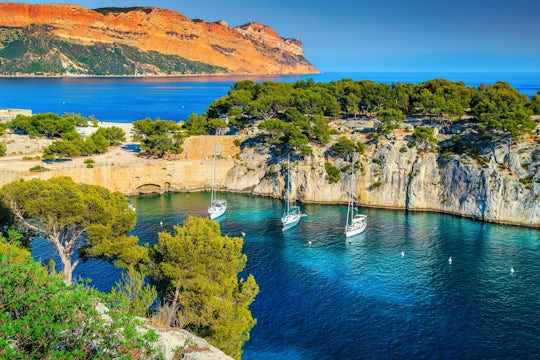 Full-day sailing excursion in the Calanques from Marseille