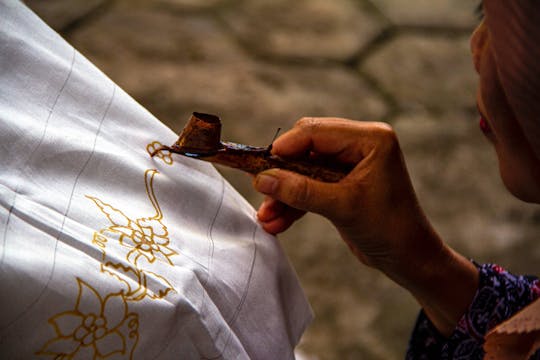 Batik Workshop and Tamansari Market Small Group Tour