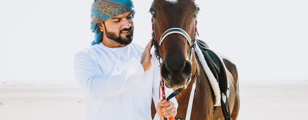 Przejażdżka konna przez park pustynny w Dubaju