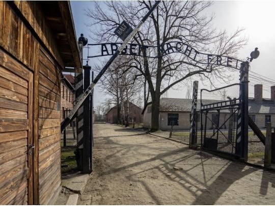 Excursão guiada a Auschwitz-Birkenau com embarque no ponto de encontro - inglês