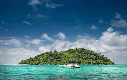 Phi Phi Islands Speedboot-Tour mit Mittagessen am Ton Sai Strand