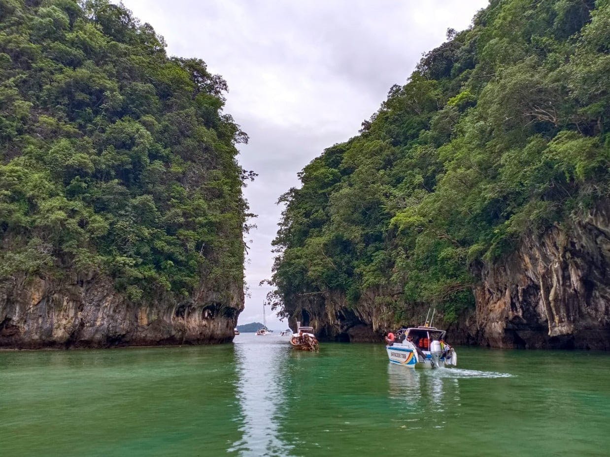 Phi Phi Islands Speedboat Tour with Ton Sai Beach Lunch