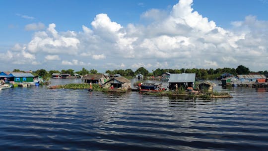 Excursão de barco particular de meio dia no lago Tonle Sap
