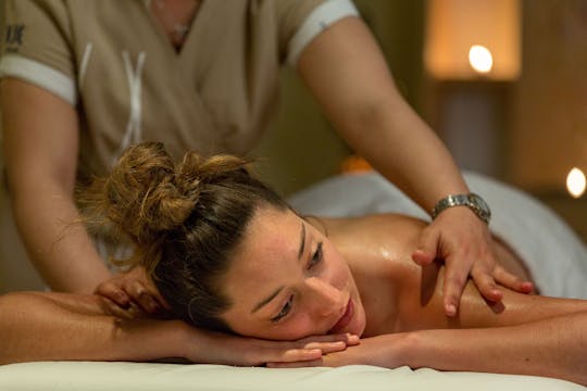 Udwartana-Massage und Teepause im Tejas Spa
