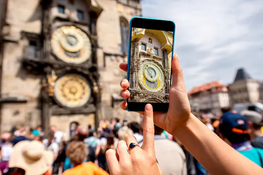 Visita de medio día a pie por Praga con entradas