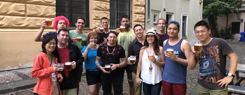 Pubs lendários em tour com cerveja por Praga