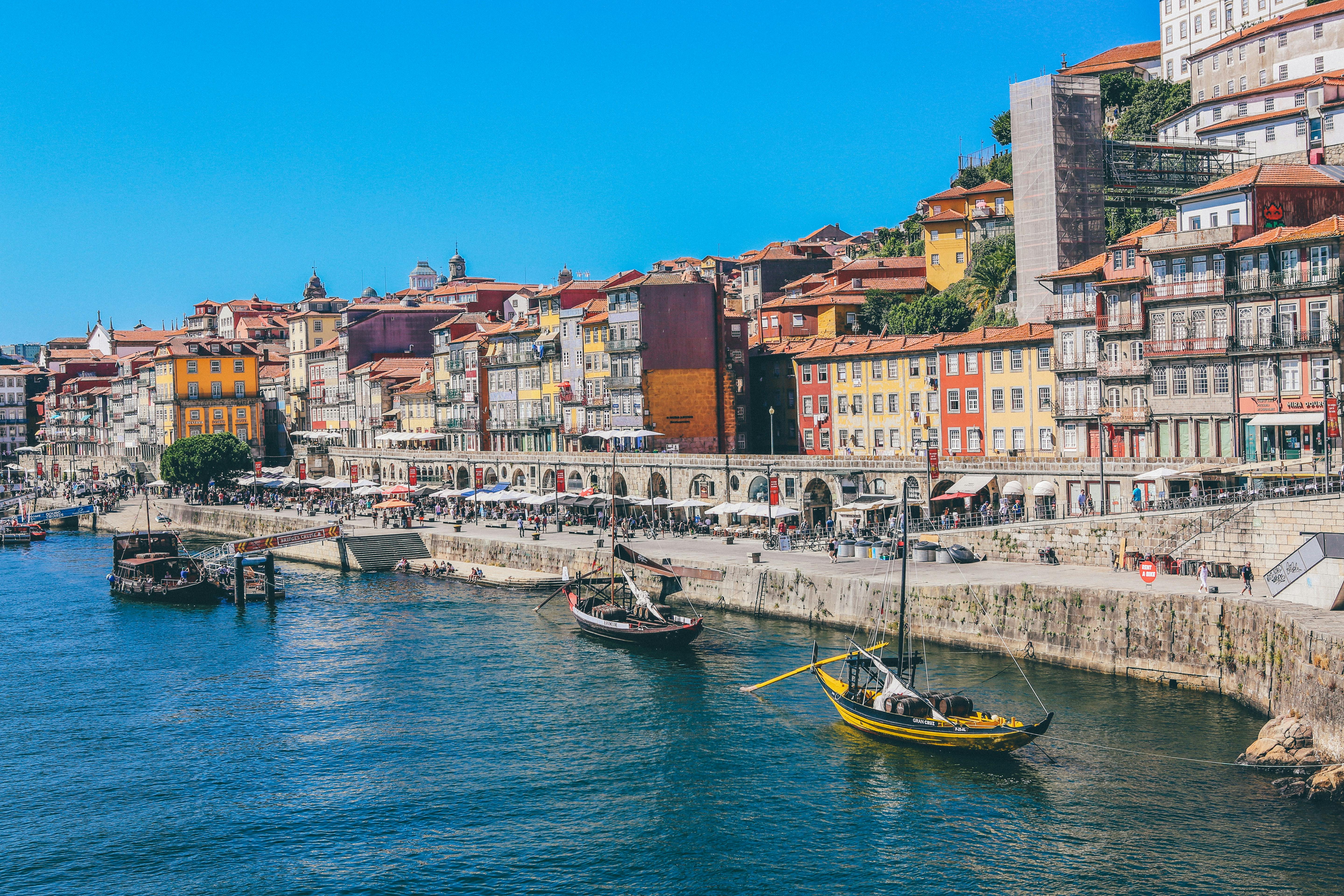 Walking tour of Porto's Instagrammable spots with a local