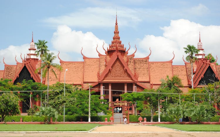 Full-day Phnom Penh private city tour