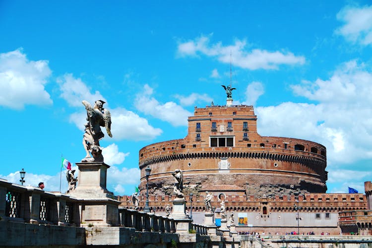 Discover Rome on a guided tour with a local