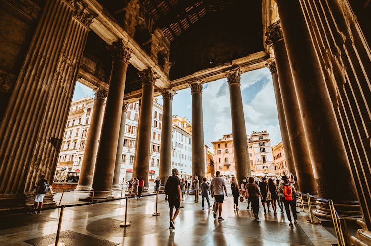Discover Rome on a guided tour with a local