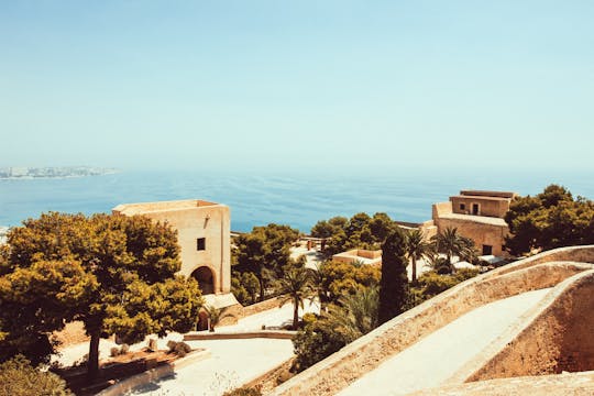 Descubra Málaga em uma visita guiada com um local