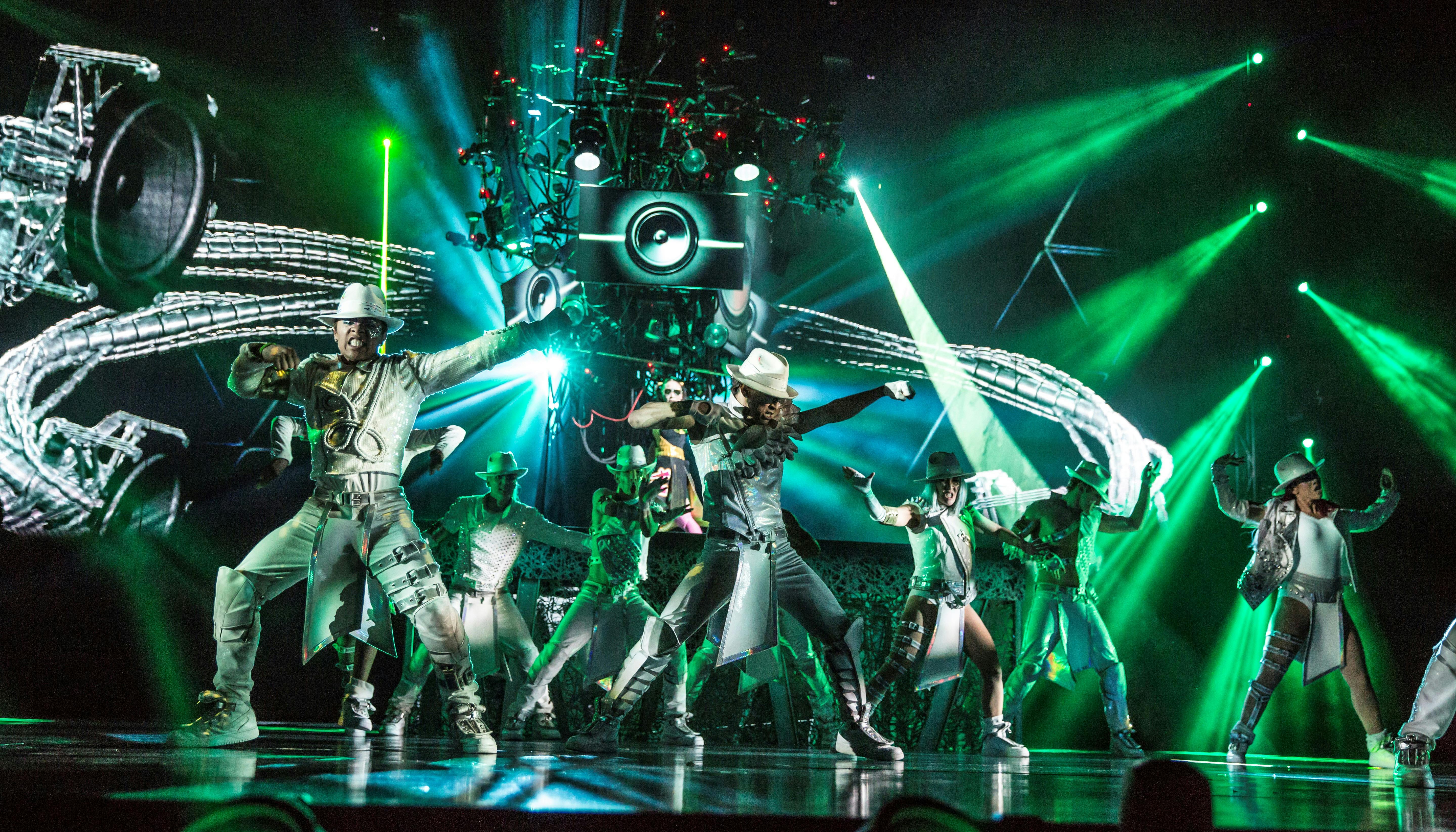 Michael jackson ones. Michael Jackson Cirque du Soleil. В шоу «Michael Jackson: one». Cirque du Soleil Лас Вегас.