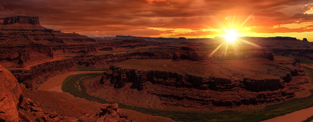 Zonsondergang Canyonlands National Park vliegtuig schilderachtige tour