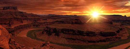 Tour panoramico in aereo del Sunset Canyonlands National Park