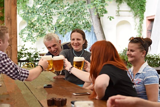 Tour da cerveja em Praga com jantar e ingresso para o Museu da Cerveja