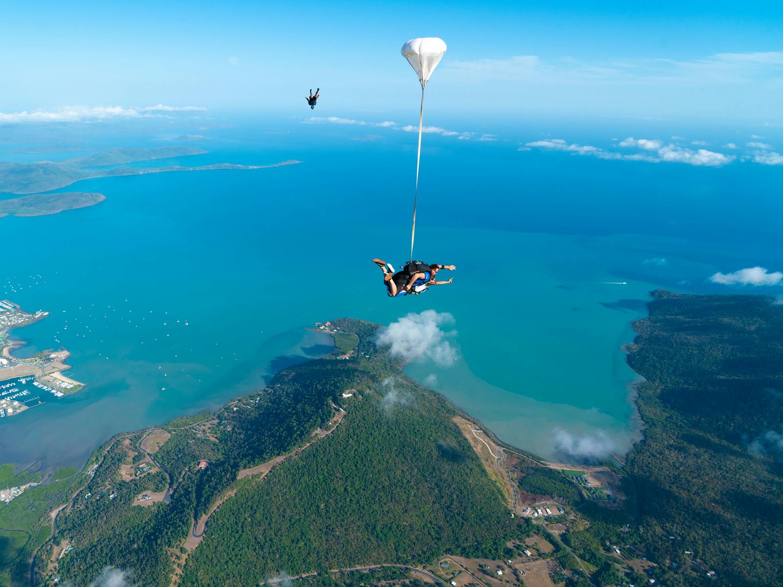 8000 or 15000ft skydiving experience over Airlie Beach Musement