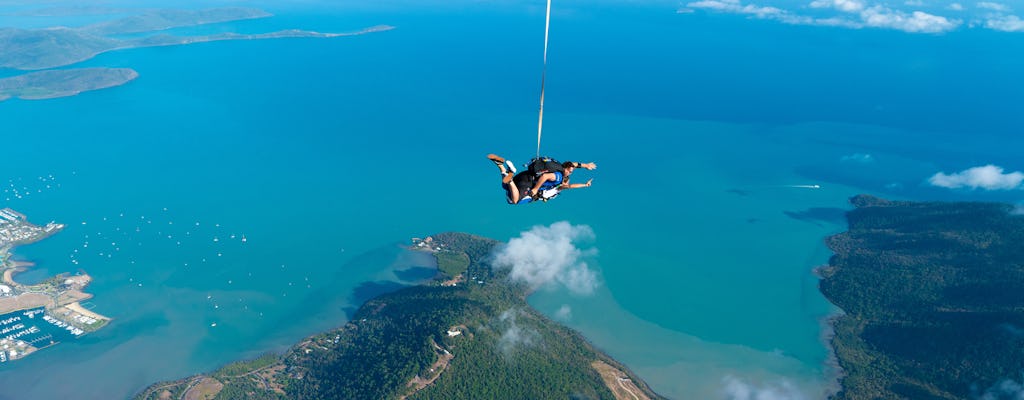Skydiving experience over Airlie Beach