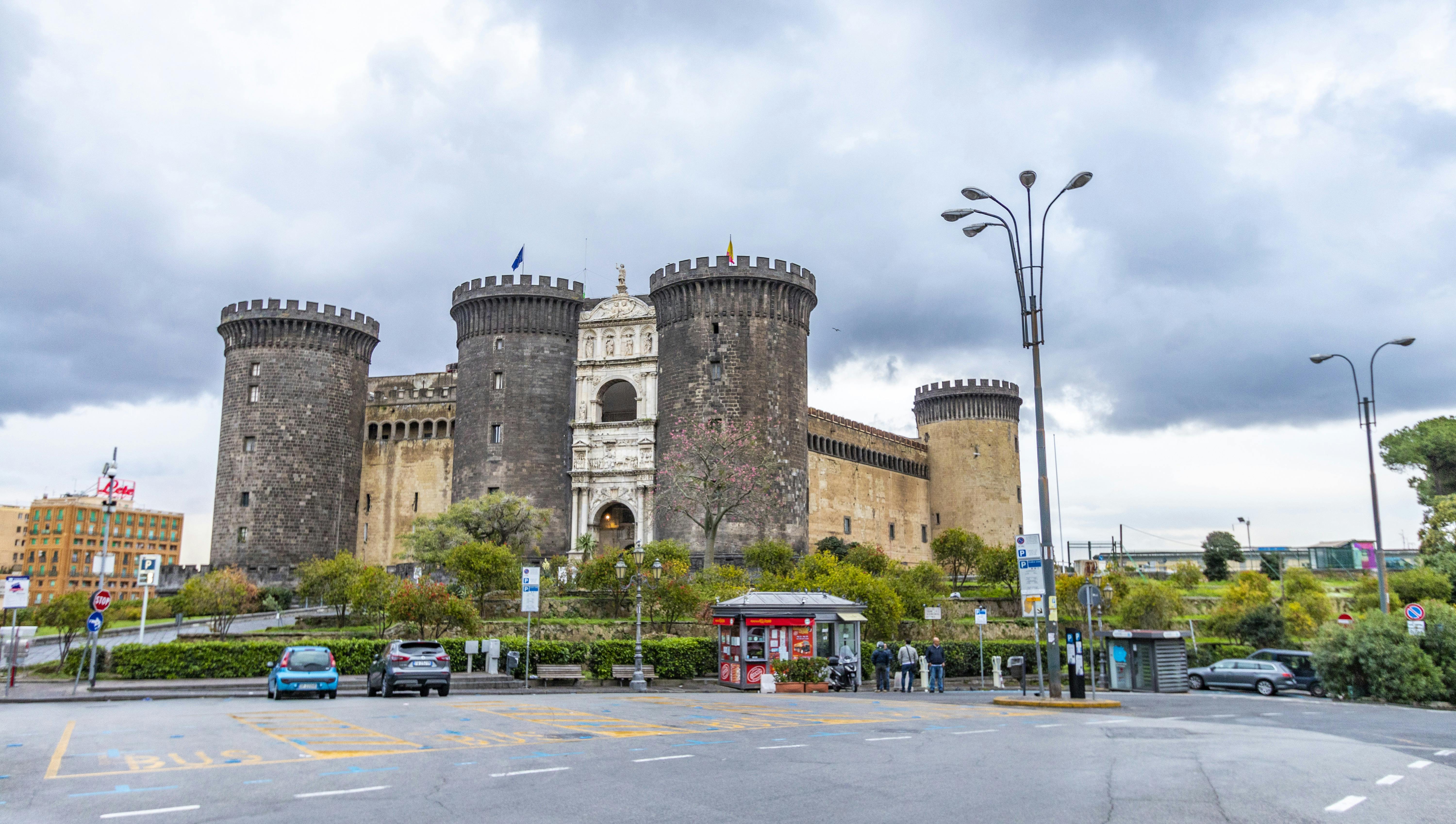Odkrywaj popularne na Instagramie miejsca w Neapolu z mieszkańcami