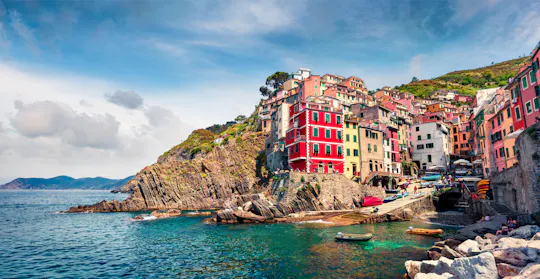 Vertical vineyards tour in Riomaggiore with wine tasting