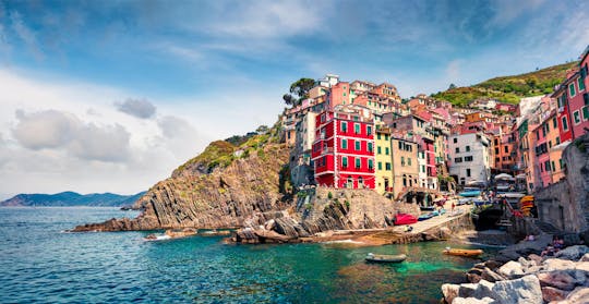 Vertical vineyards tour in Riomaggiore with wine tasting
