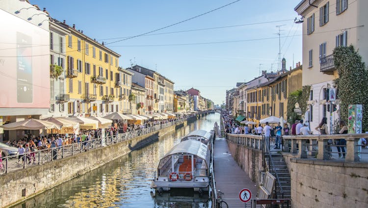 Discover Milan on a guided tour with a local