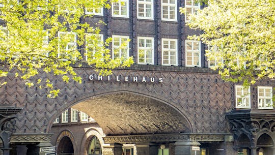 Guided tour to Hamburg's photogenic places with a local
