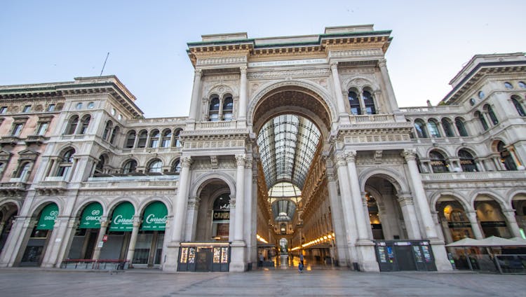 Milan Instagram photo experience with a private local