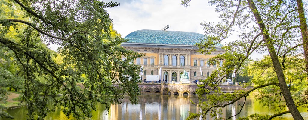 Discover Düsseldorf on a guided tour with a local