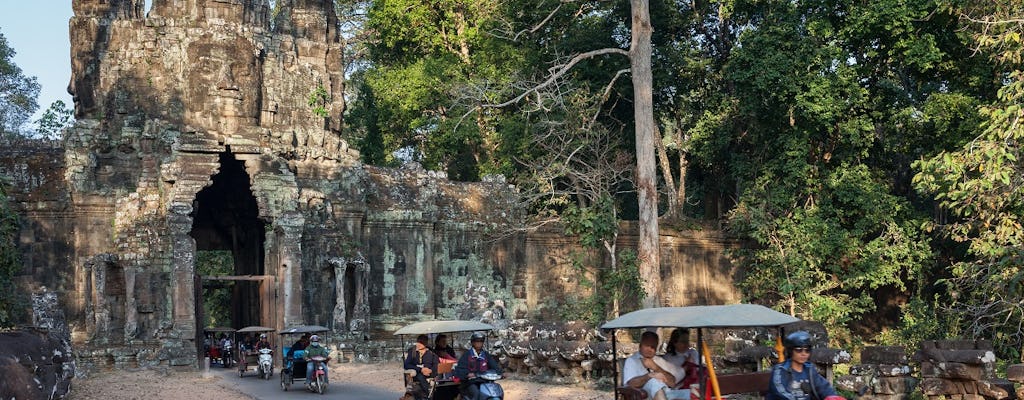 Tour privado de medio día de Angkor Thom en tuk tuk