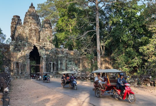 Excursão privada de meio dia a Angkor Thom de tuk tuk