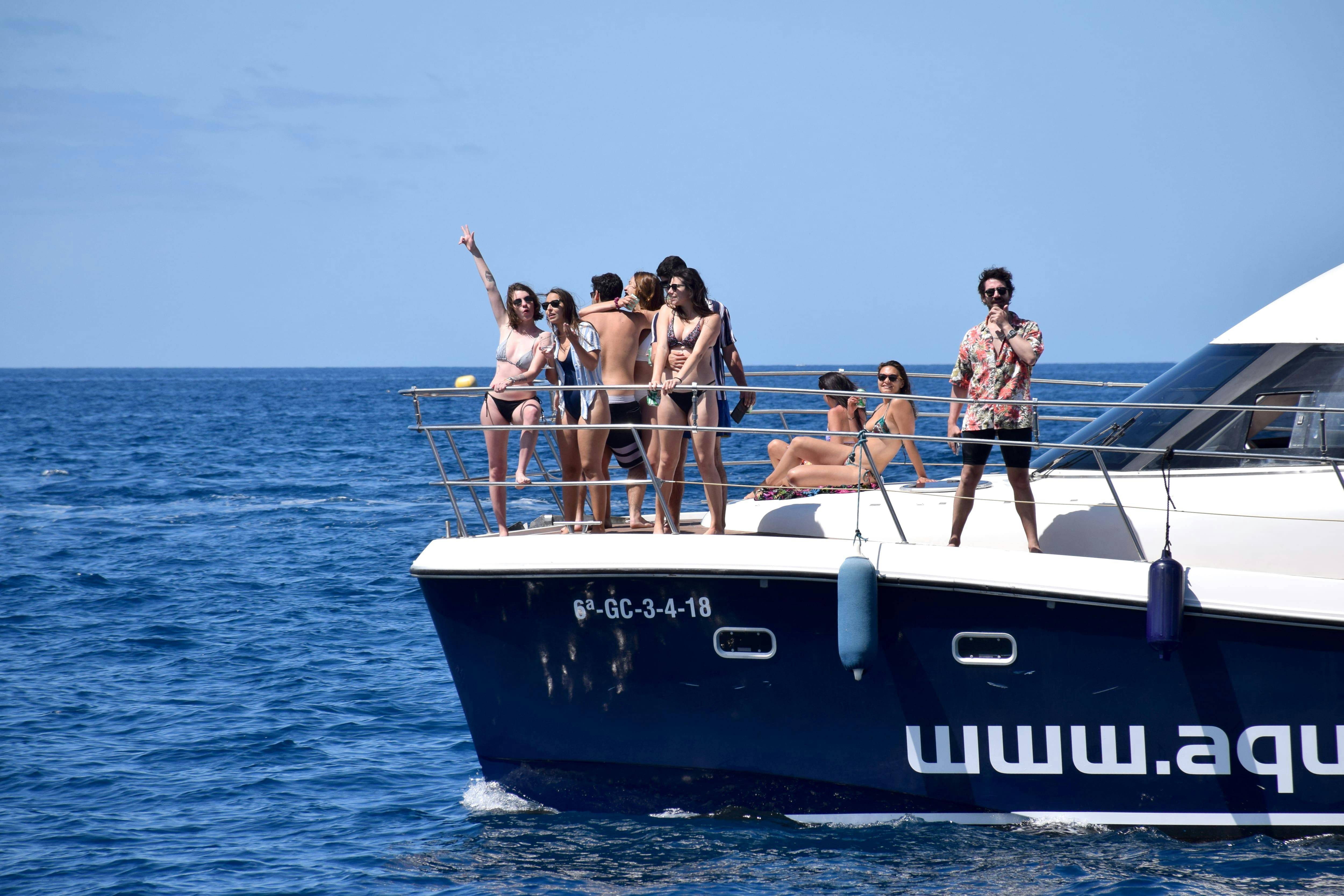 Damiluvi Catamaran Private Charter